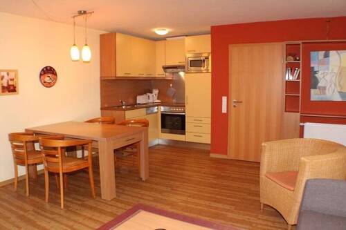 Wohnraum - Essplatz und Küche - 3 Zimmer Reihenmittelhaus zum Kaufen in Butjadingen