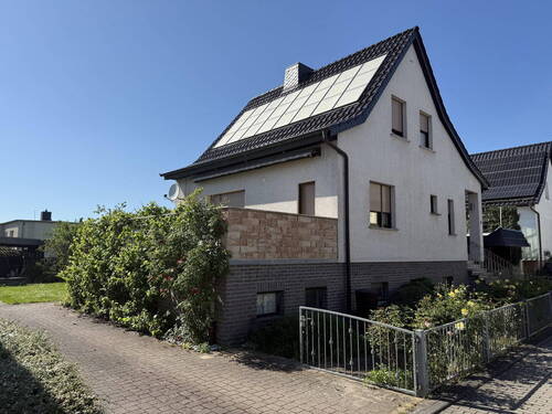 Bild 2 - 4 Zimmer Einfamilienhaus zum Kaufen in Burg