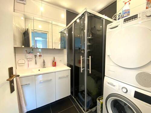 Badezimmer mit Waschmaschinenanschluss - 