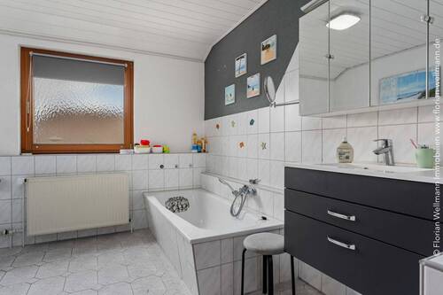 Badezimmer im Obergeschoss (11,20m²) ... - 