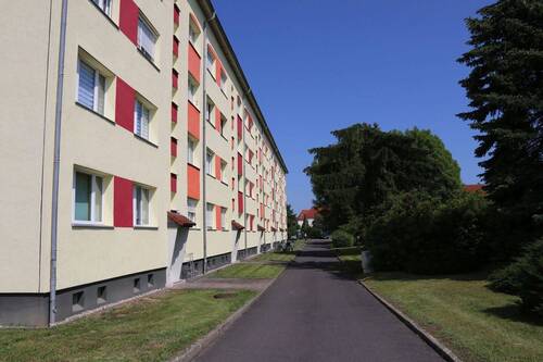Haus Vorderseite - 2 Zimmer Etagenwohnung zum Kaufen in Zwenkau