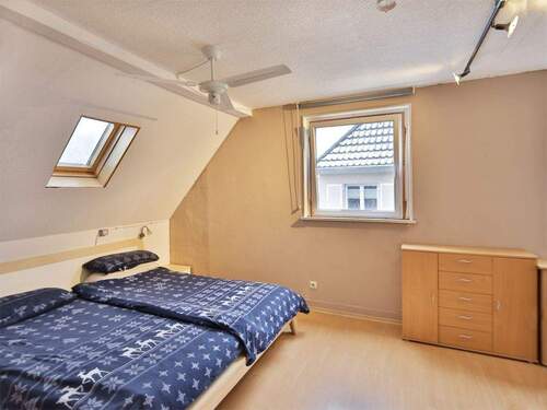 Großes Schlafzimmer im Obergeschoss - 