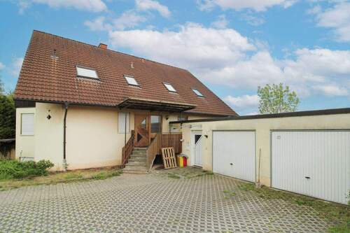 Haus mit Garagen - 1 Zimmer Mehrfamilienhaus, Wohnhaus zum Kaufen in Grimma