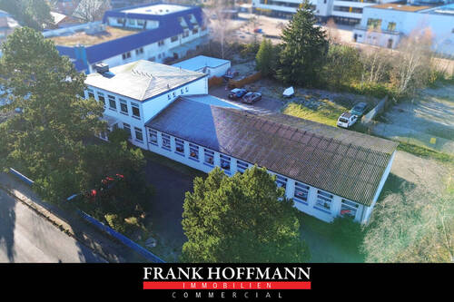 V9321-2a Titelbild - Über 3.900 m² Gewerbe-Baugrundstück mit Altbestand in Quickborn