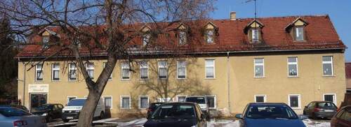Schule-Ansicht vorn_geschnitten.JPG - Umbau und Sanierung einer ehemaligen Schule & Mehrfamilienhaus