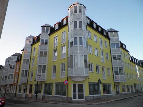 Hausansicht - 3-Raumwohnung mit Balkon und Fahrstuhl