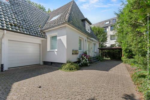 Außenbereich Eingang - 8 Zimmer Einfamilienhaus in Bremen