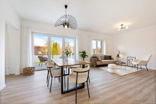 Wohn,- und Essbereich - 5 Zimmer Etagenwohnung zum Kaufen in Schackendorf