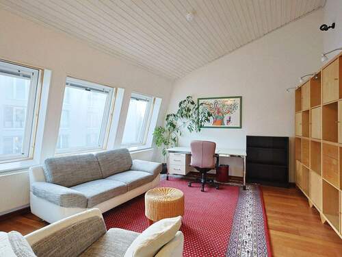 Großes, helles Zimmer im OG mit flexiblen Nutzungsmöglichkeiten - 