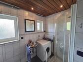 Bad mit Wanne, Dusche u. WC OG - 