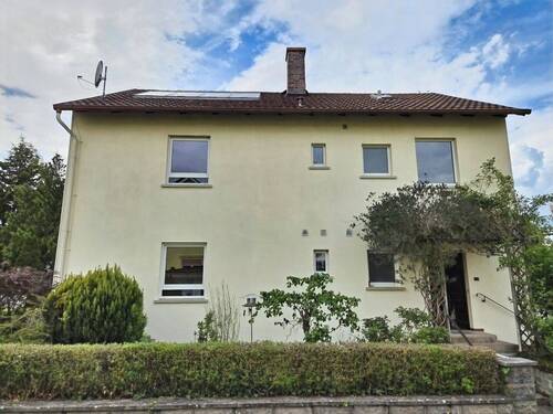 Außenansicht Wohnhaus - 7 Zimmer Mehrfamilienhaus, Wohnhaus in Hofheim