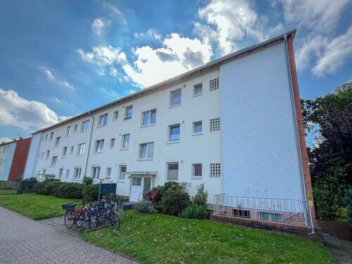 Außenansicht Hauseingang II - 4 Zimmer Etagenwohnung zum Kaufen in Oldenburg