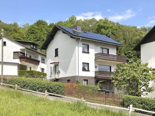 Seitenansicht vom Haus - 4 Zimmer Einfamilienhaus zum Kaufen in Hessisch Lichtenau