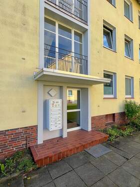 Außenansicht Hauseingang III - 3 Zimmer Etagenwohnung in Oldenburg