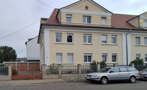 Hausansicht - 4 Zimmer DG-Wohnung mit Garage in kleiner Wohneinheit in Lu-Oggersheim