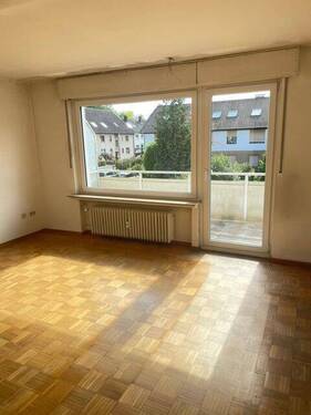Wohnzimmer mit Balkon - 