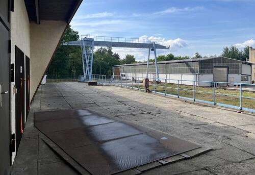 Gelände / Haupthalle - 