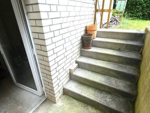 Aussentreppe zum Nebeneingang Kellergeschoss - 