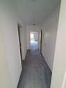 Flur mit Blick zum Wohnzimmer - 