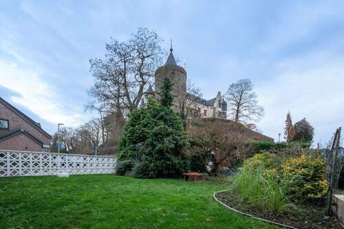 Burgblick - 7 Zimmer Mehrfamilienhaus, Wohnhaus zum Kaufen in Herzogenrath