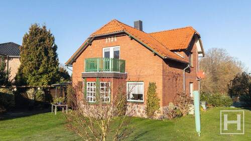 Hausansicht - Romantisches Einfamilienhaus in Hüttblek