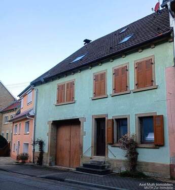 Titelbild - Vielseitiges Sandsteinhaus von 1897 mit Hof & Scheune + Grundstück Ideal für Hand- u. Heimwerker