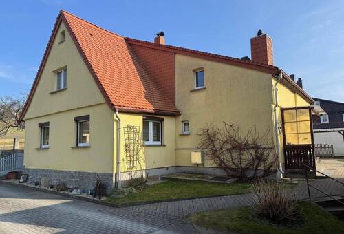 Seiten- und Rückansicht - Ein Stückchen Sonnenschein - 145.000,00 EUR Kaufpreis, ca.  163,00 m² Wohnfläche