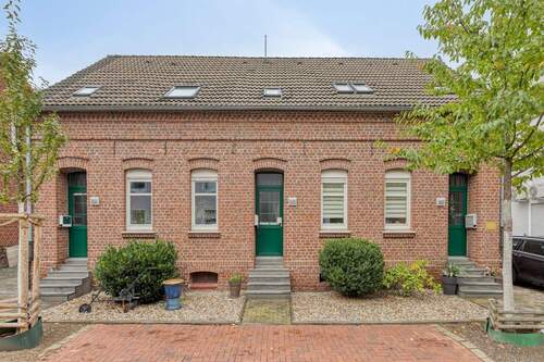Straßenansicht - 9 Zimmer Mehrfamilienhaus, Wohnhaus zum Kaufen in Essen