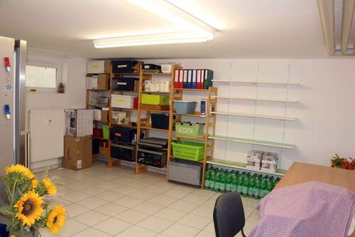 Multifunktionaler Kellerraum mit intelligenter Regalstruktur - Optimale Stauraum-Lösung! - 