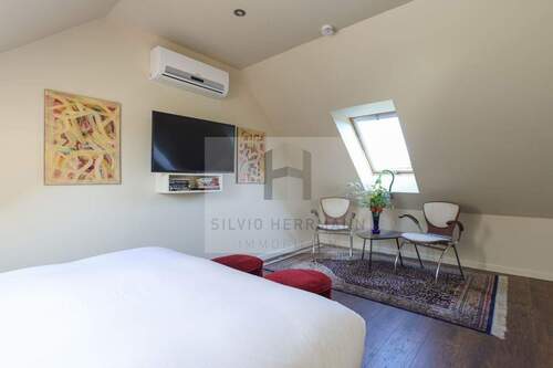 mit Badezimmer und kleiner Küche - 