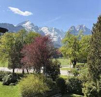 2 Balkone, ganztägige Sonne & freier Zugspitzblick - lichtdurchflutete Wohnung in naturnaher Lage - Garmisch-Partenkirchen