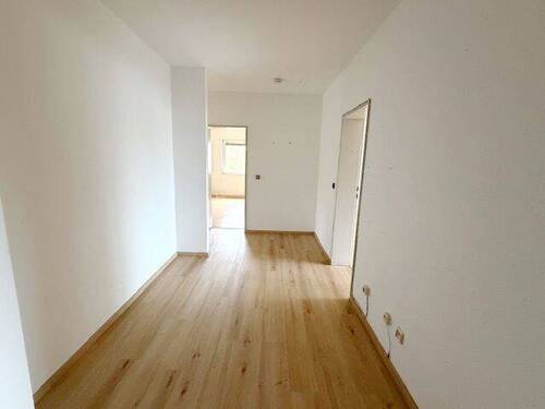 Diele - 4 Zimmer Etagenwohnung zum Kaufen in Mönchengladbach