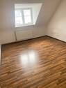 Zimmer - Helle 2,5 Zimmer DG Wohnung mit EBK