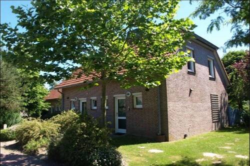 Hausansicht - Urlaubsoase in Sackgassenlage - Ihr saniertes Ferienhaus in Butjadingen-Tossens!