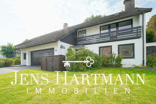 Straßenansicht - Licht, Raum, Lebensqualität - Ihr neues Zuhause mit Garage am Waldrand von Speldorf