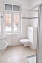 Bad mit Dusche - 6 Zimmer Etagenwohnung in Magdeburg