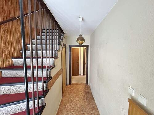 Flur/Eingangsbereich - 6 Zimmer Reihenmittelhaus zum Kaufen in Lübeck