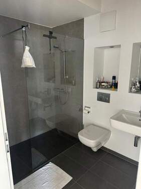 Badezimmer - Etagenwohnung mit 93,00 m&sup2; in Düsseldorf zur Miete