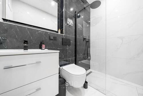  LUXURIÖSES BADEZIMMER - 