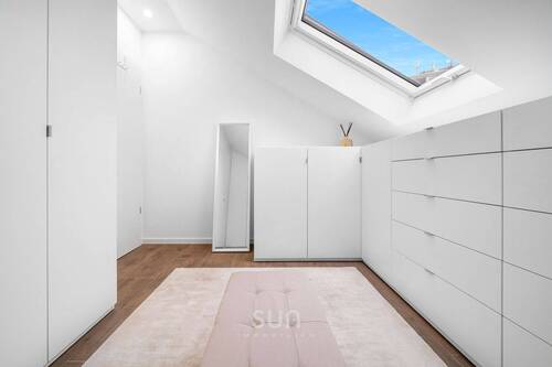 FUNKTIONALES ANKLEIDEZIMMER - 