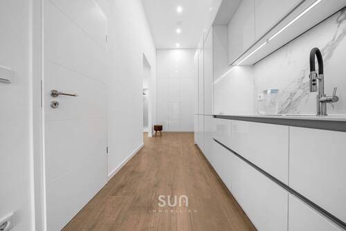 GROSSZÜGIGE DIELE - 