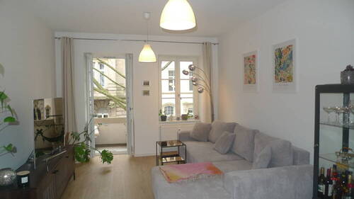 Wohnzimmer - 2 Zimmer-Wohnung mit 2 Balkonen in Triers schönster Strasse