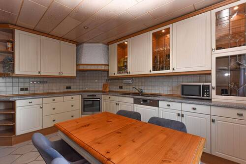 Küche mit Einbauküche - 