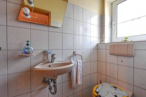 Gäste WC mit Fenster - 