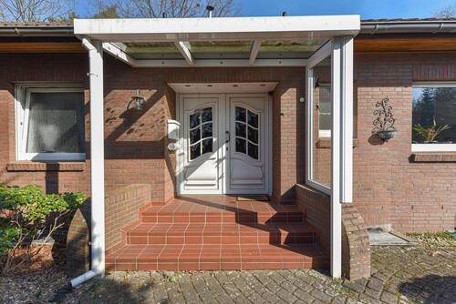 überdachter Eingang - 