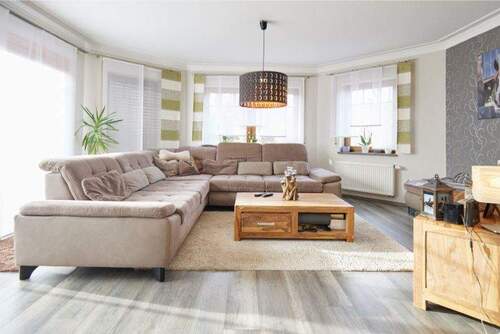 Realis_schwarzenberg_83-03064e - 