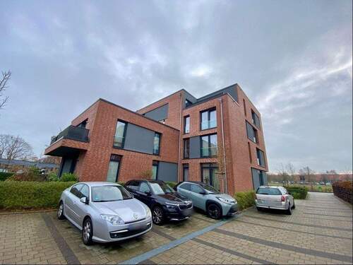 Parkplatz neben dem Objekt - 3 Zimmer Etagenwohnung zum Kaufen in Hamburg