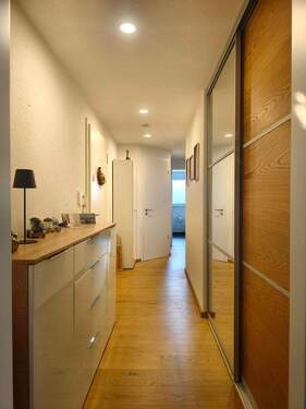 Flur - Etagenwohnung mit 85,10 m&sup2; in Ofterdingen zum Kaufen