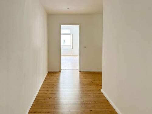 Zentraler Flur - 2 Zimmer Etagenwohnung in Leipzig