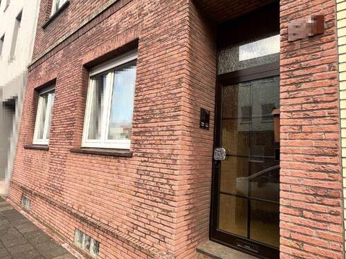Hauseingang - 1 Zimmer Mehrfamilienhaus, Wohnhaus in Duisburg